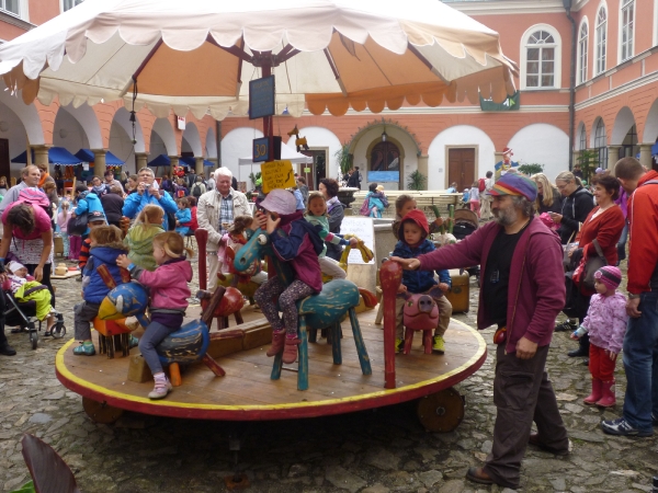 Festival hraček z přírodního materiálu na zámku v Kamenici nad Lipou